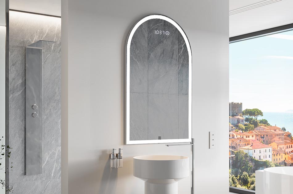 Nepravilno ogledalo z nežno ambientalno osvetlitvijo za eleganten interier | ARTFORMA