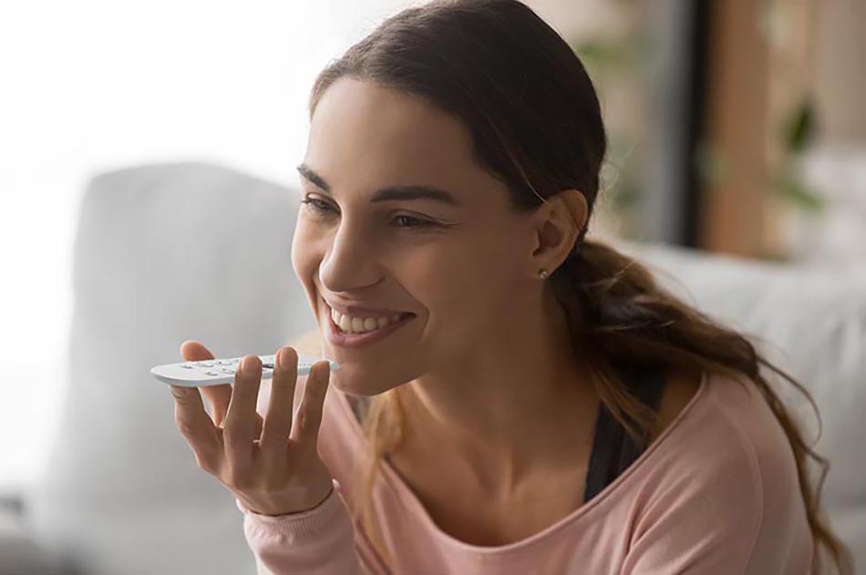Interaktivno ogledalo z Google Assistant je inovativna naprava, ki združuje funkcije ogledala z multimedijsko napravo in glasovnim pomočnikom Google. Enostavno lahko izkoristite široko paleto funkcij, kot so preverjanje vremena, snemanje glasovnih zapiskov, pregledovanje koledarja, zagon aplikacij za pretakanje, uporaba iskanja Google, videoklici.