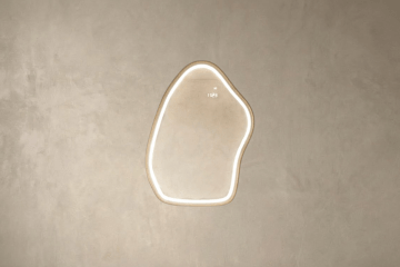 Ogledala v dekorativnem okvirju