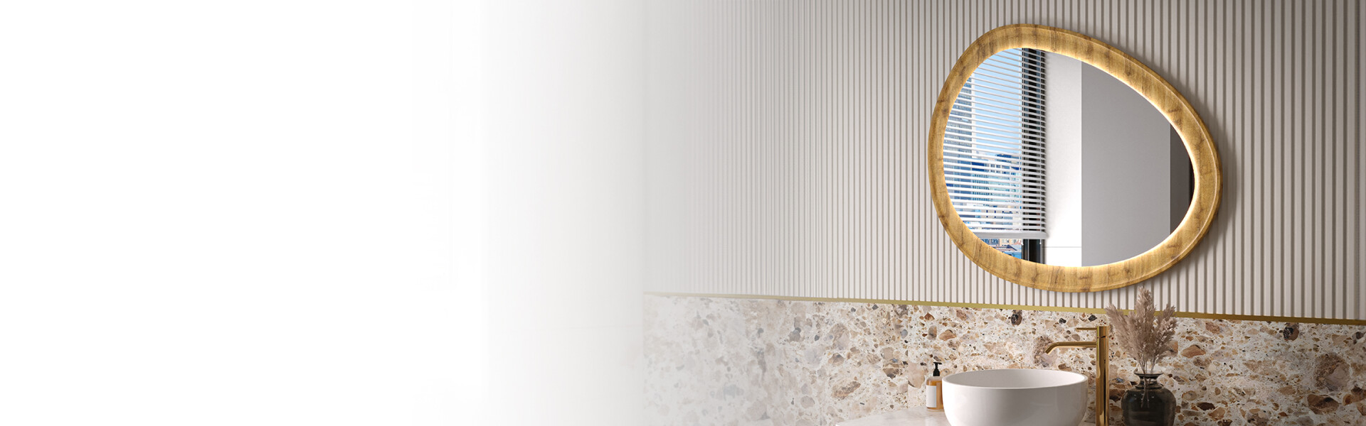 Ogledala v lesenem okvirju